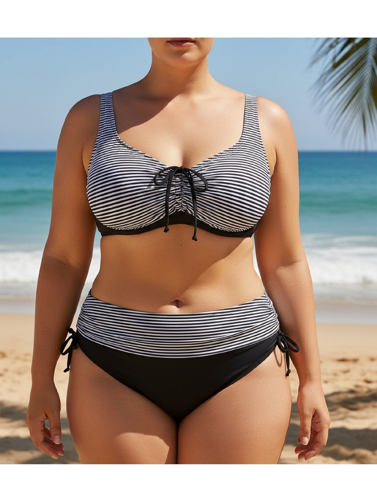 Bikini grande taille — Rayures fines et buste à coulisse