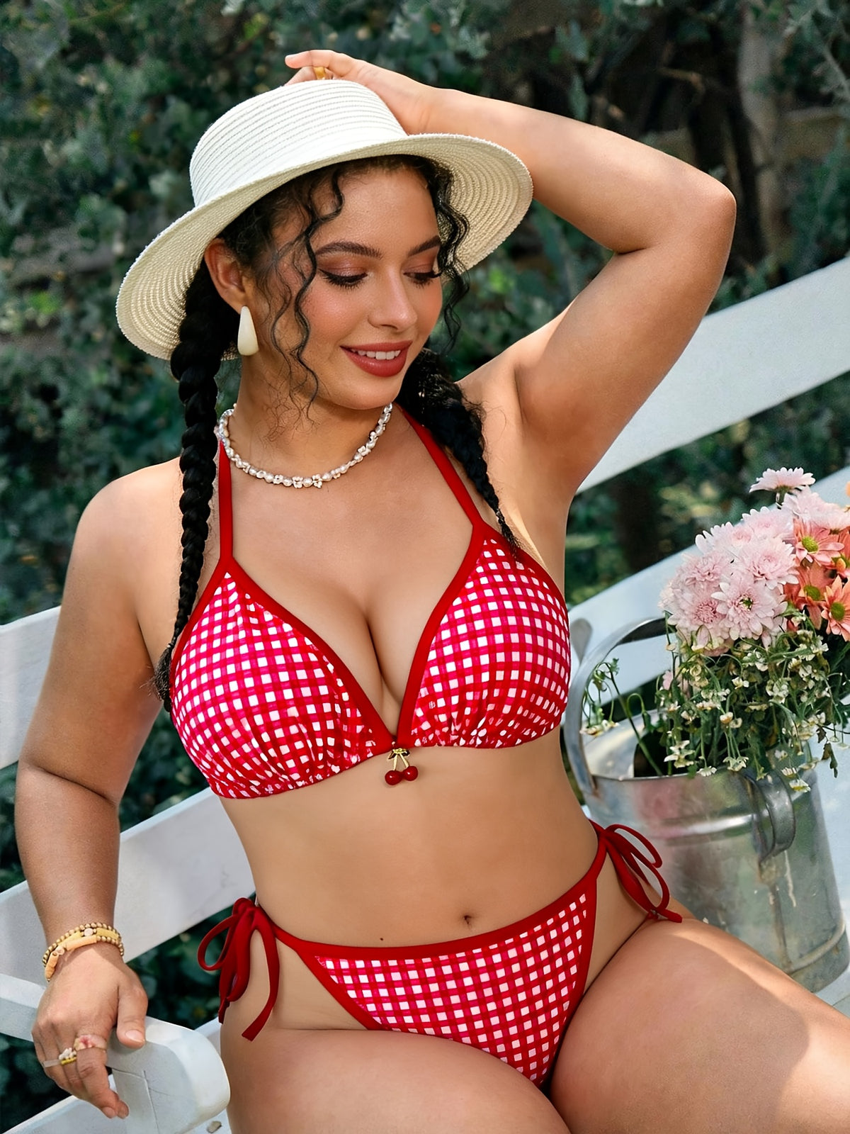 Bikini triangle grande taille, vichy à breloque cerise