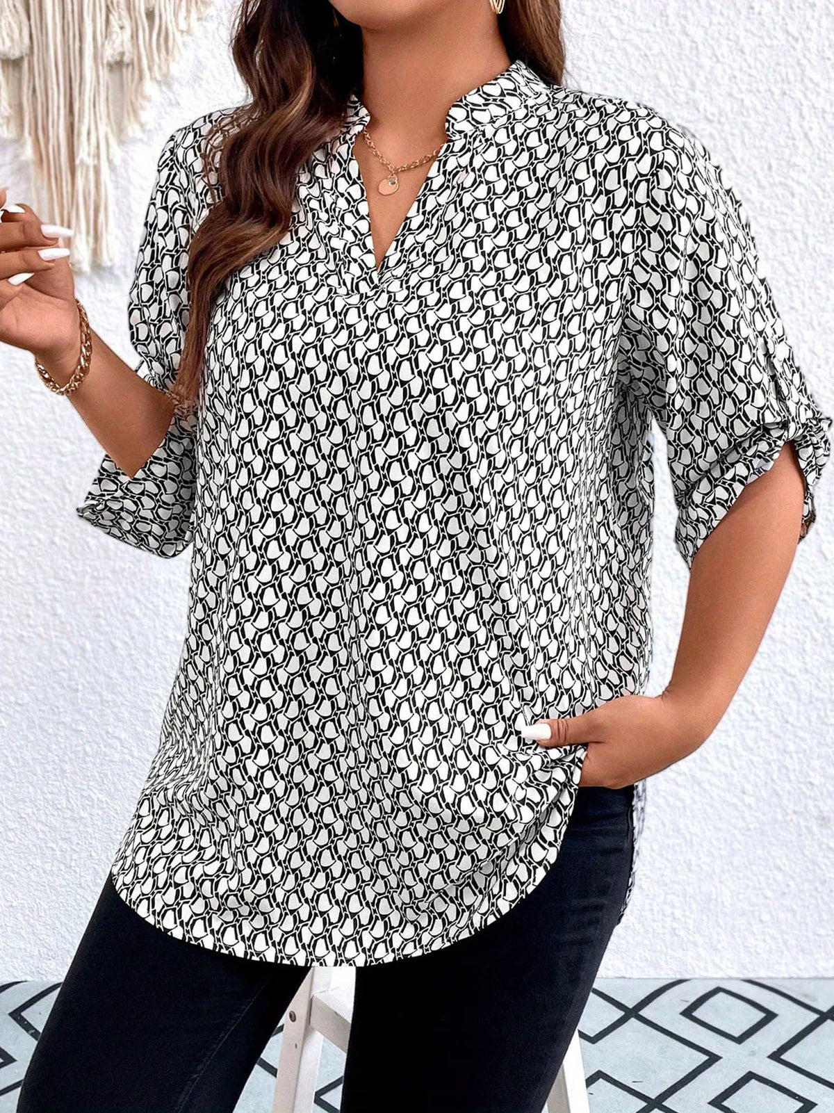 Blouse chic grande taille, col v et imprimé graphique Image