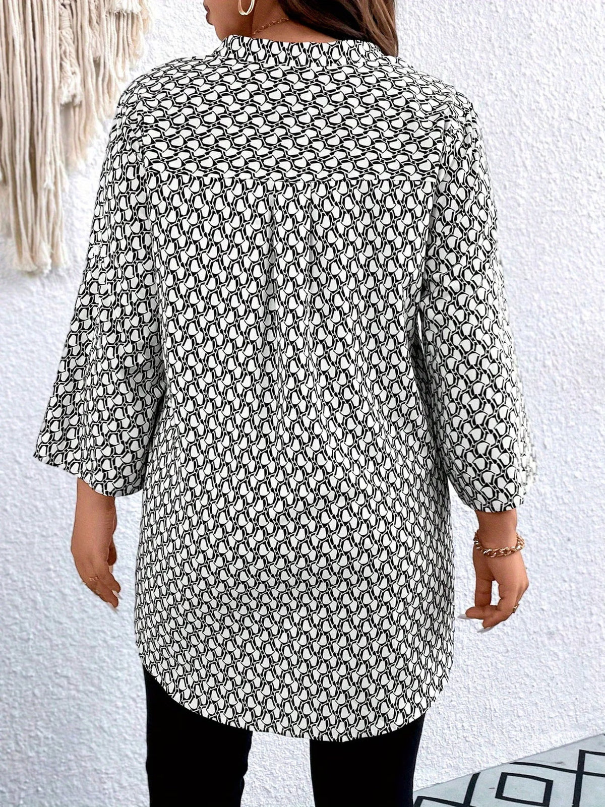 Blouse chic grande taille, col v et imprimé graphique