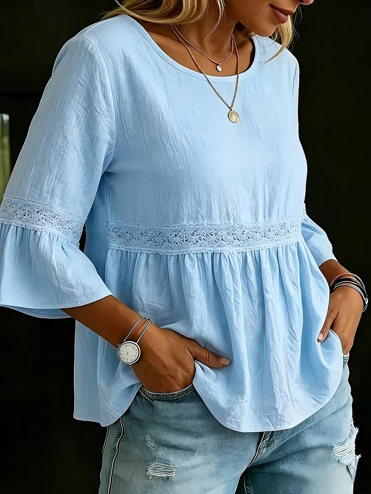 Blouse en dentelle grande taille, col rond et effet péplum Image