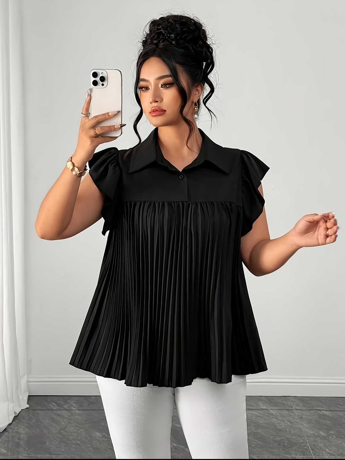 Blouse noire grande taille, plissé élégant et col à revers