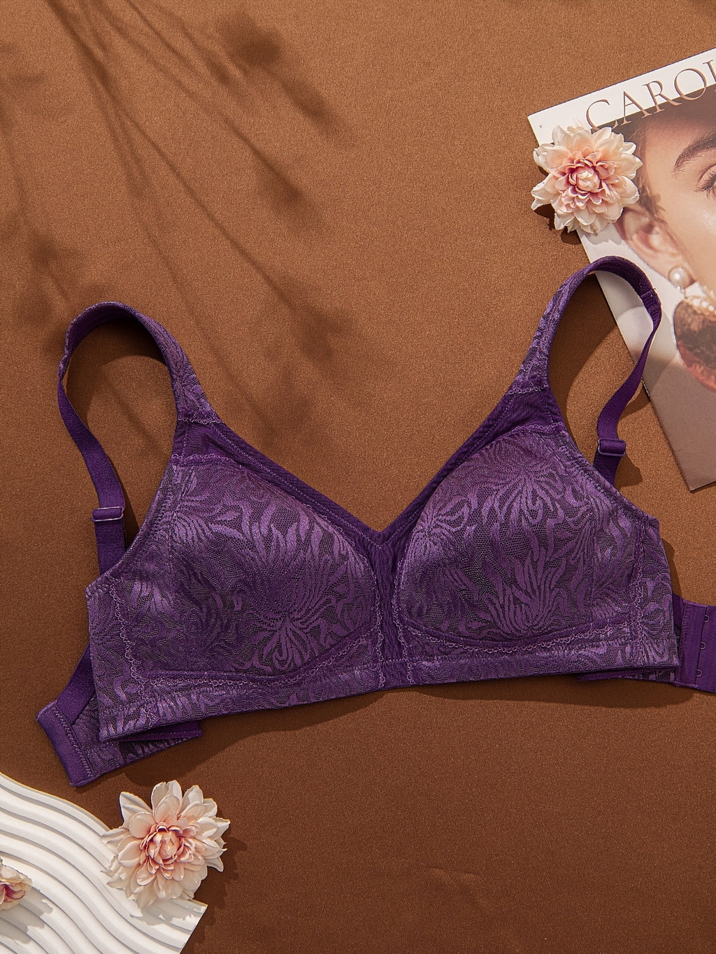 Soutien-gorge grande taille — Corolles tissées et feston