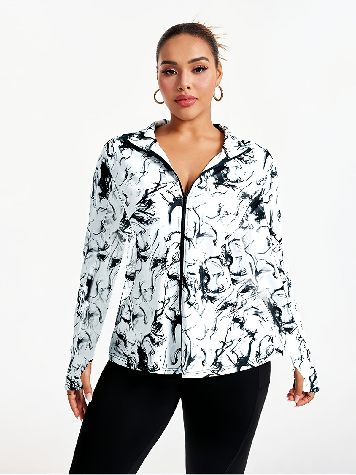 Veste grande taille, coupe oversize, manches longues, détail du col