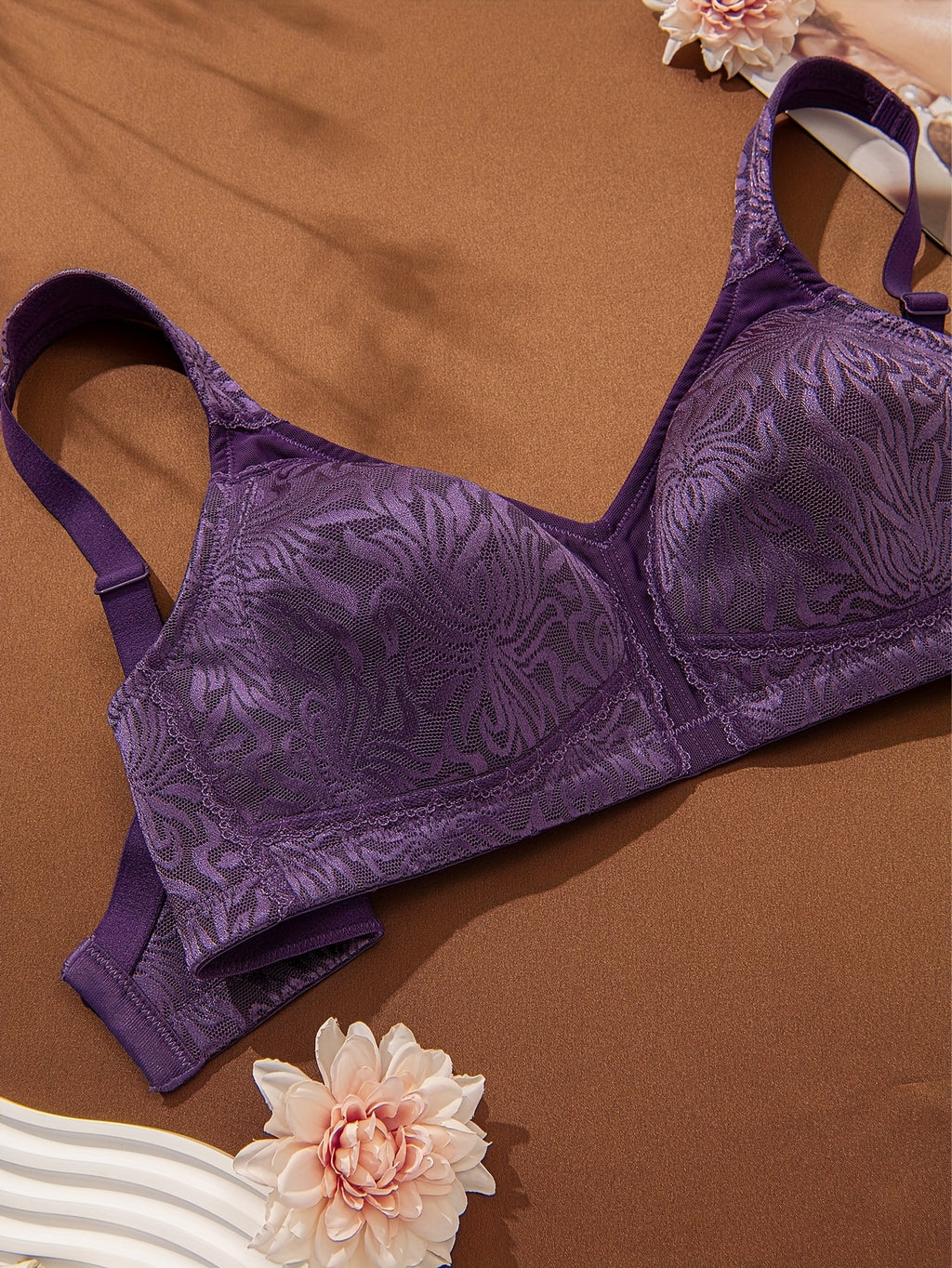 Soutien-gorge grande taille — Corolles tissées et feston