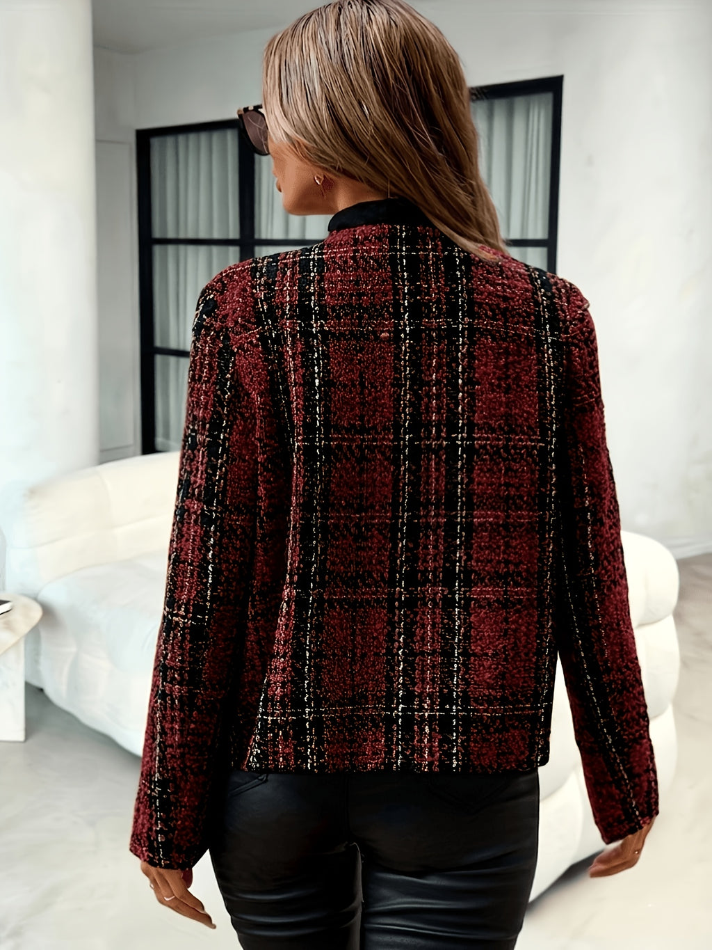 Blazer grande taille en tweed, col mao, boutonnage, manches longues, détail du col