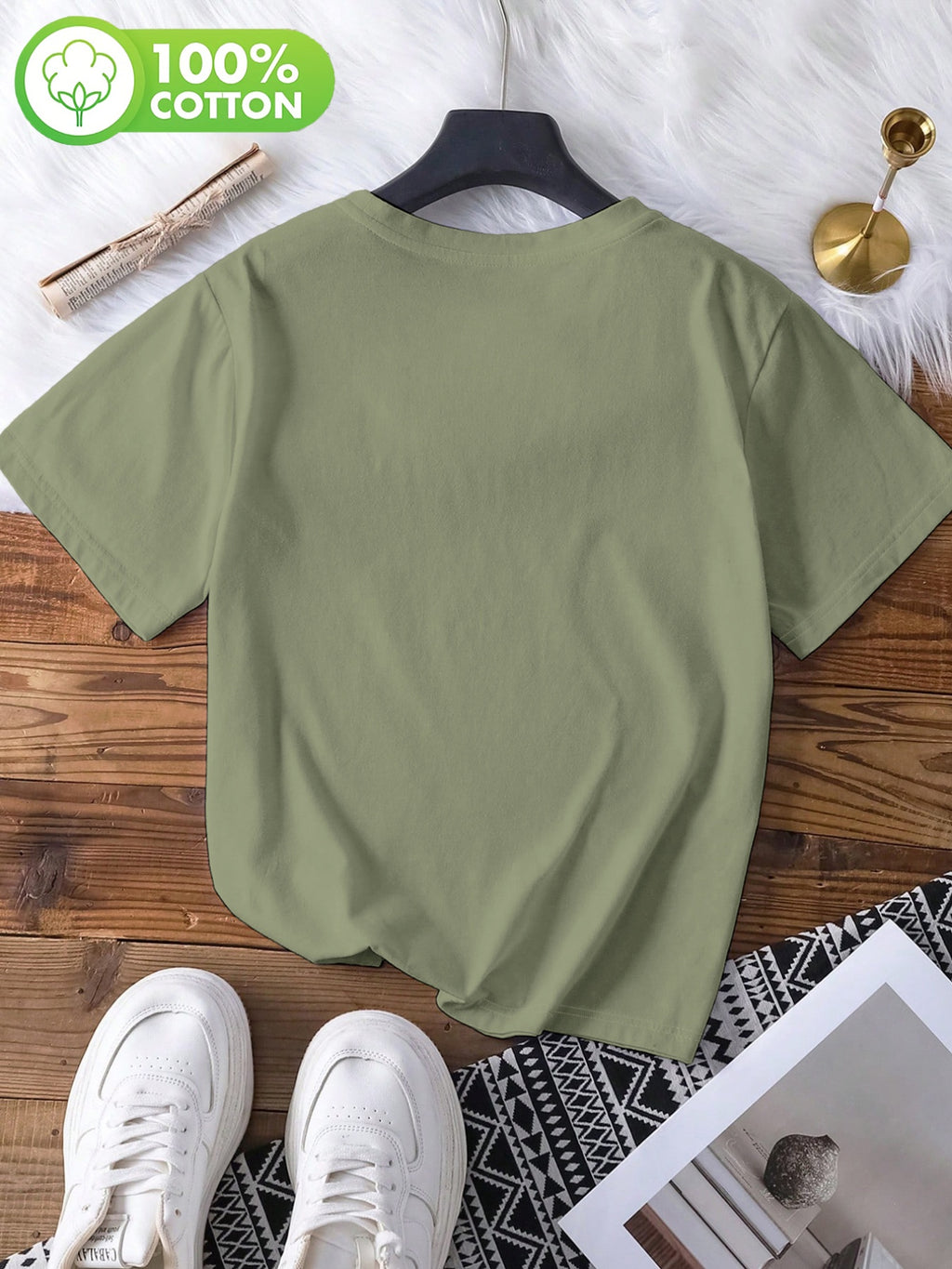 T-shirt grande taille, coupe ample, col V, manches courtes, visuel produit