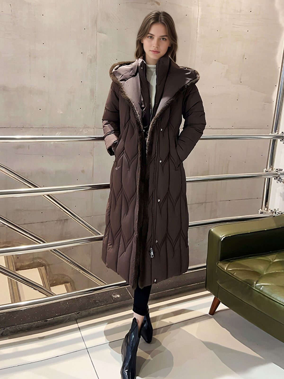 Manteau grande taille, coupe cintrée, capuche, chaleur d'hiver, vu de dos