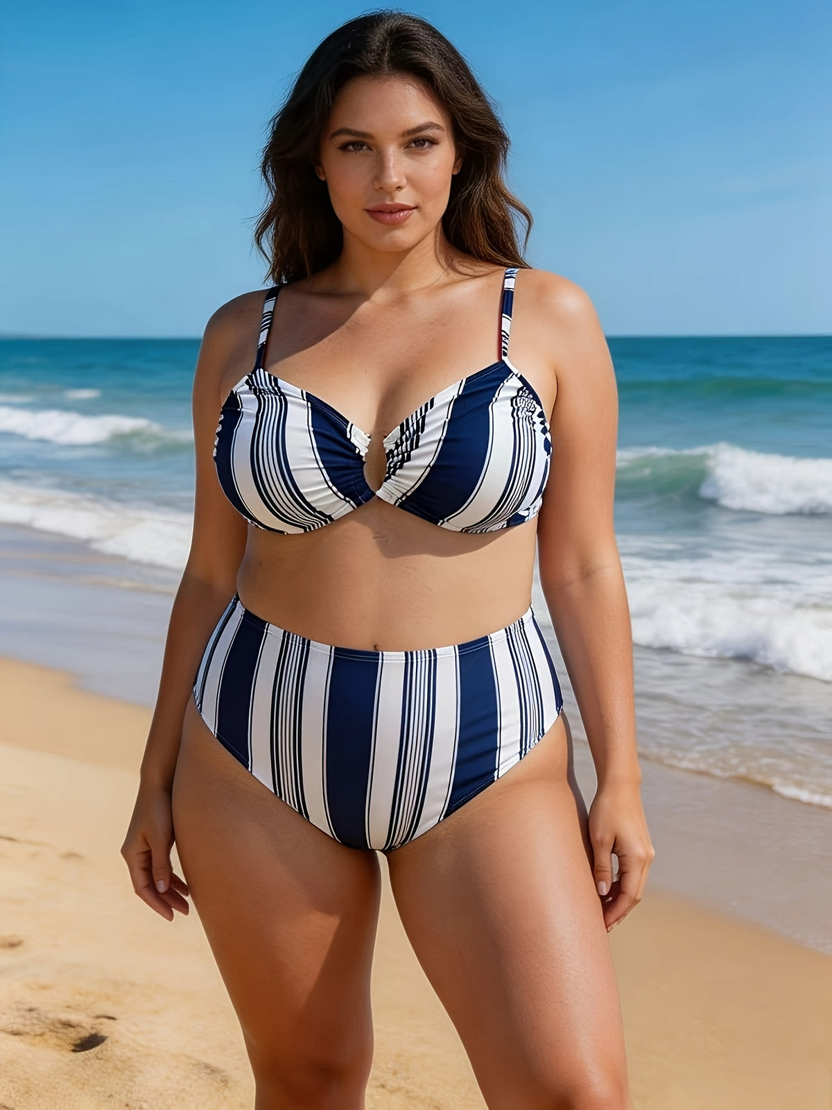 Maillot de bain grande taille, allure posée, détail du tissu