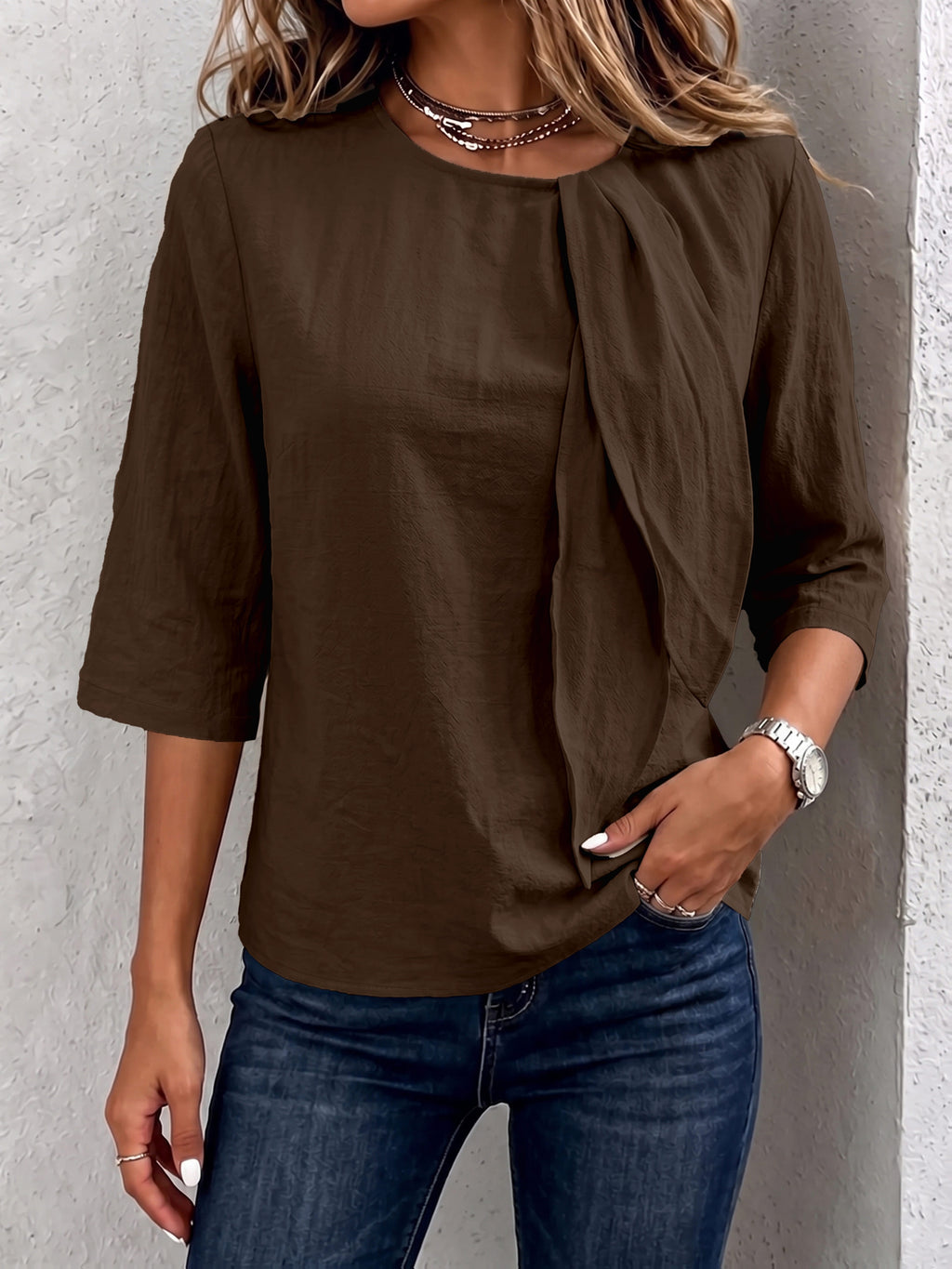 Top grande taille, coupe oversize, toucher naturel, détail du tissu