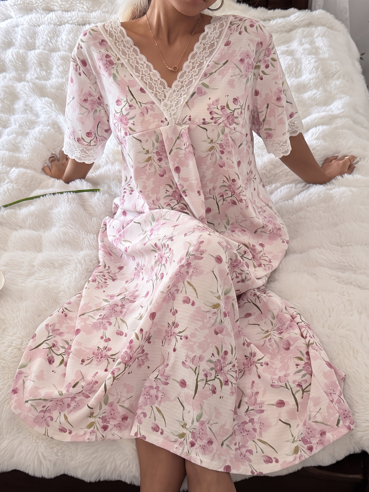 Robe grande taille en dentelle, détail du tissu