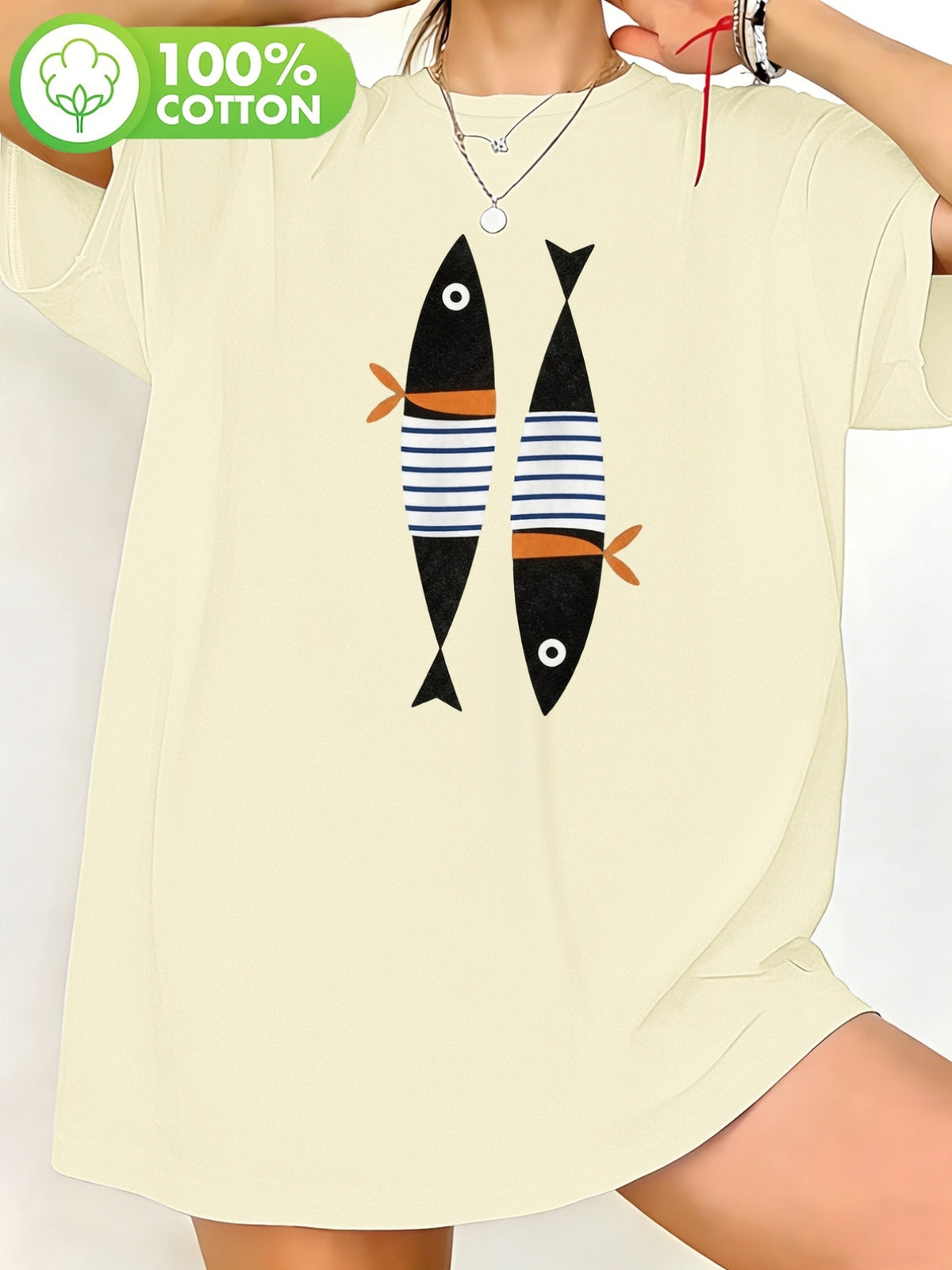 T-shirt grande taille, coupe ample, col rond, manches courtes, détail du col
