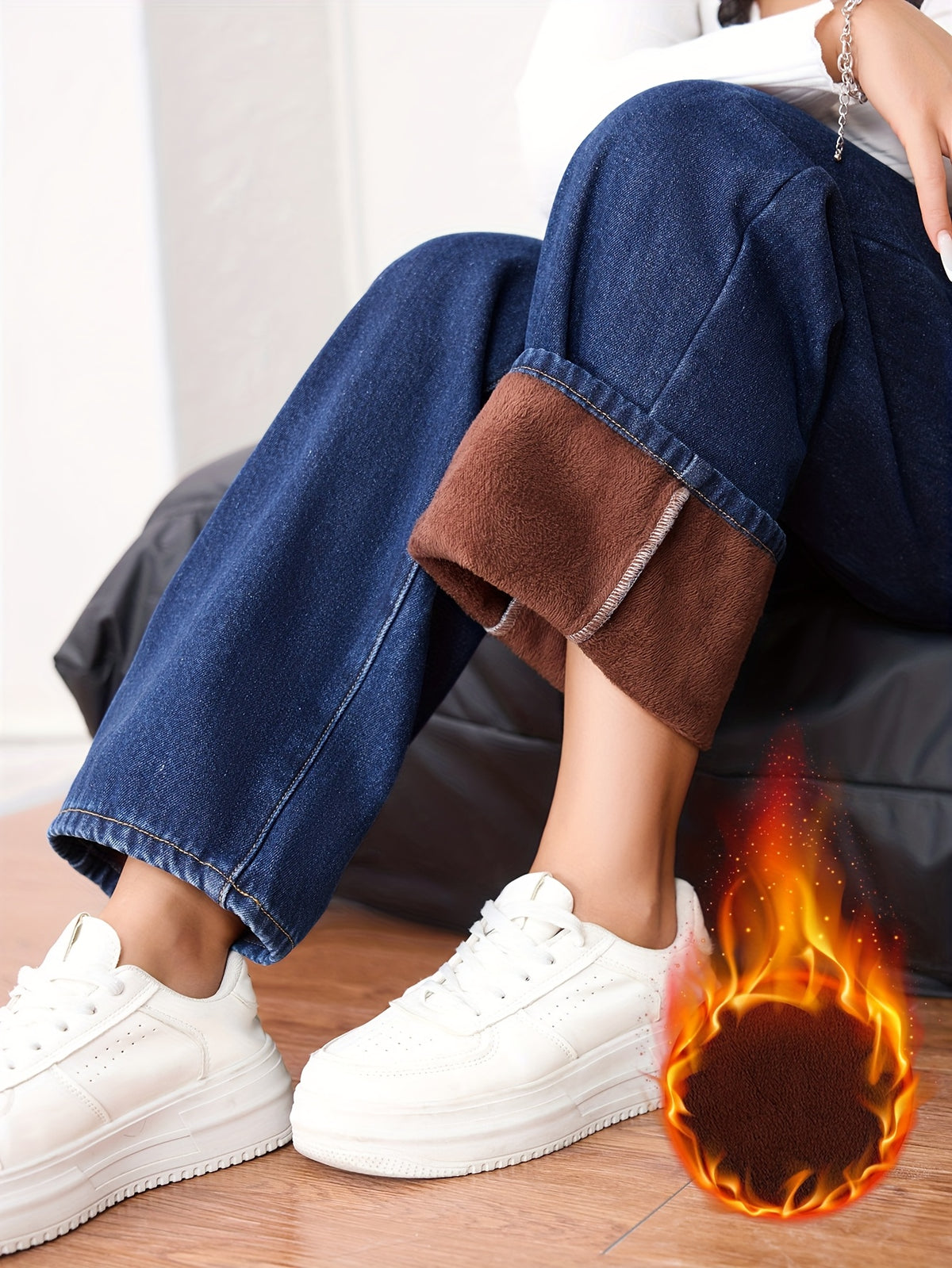Pantalon grande taille, coupe droite, toucher naturel, délavage, vu de dos