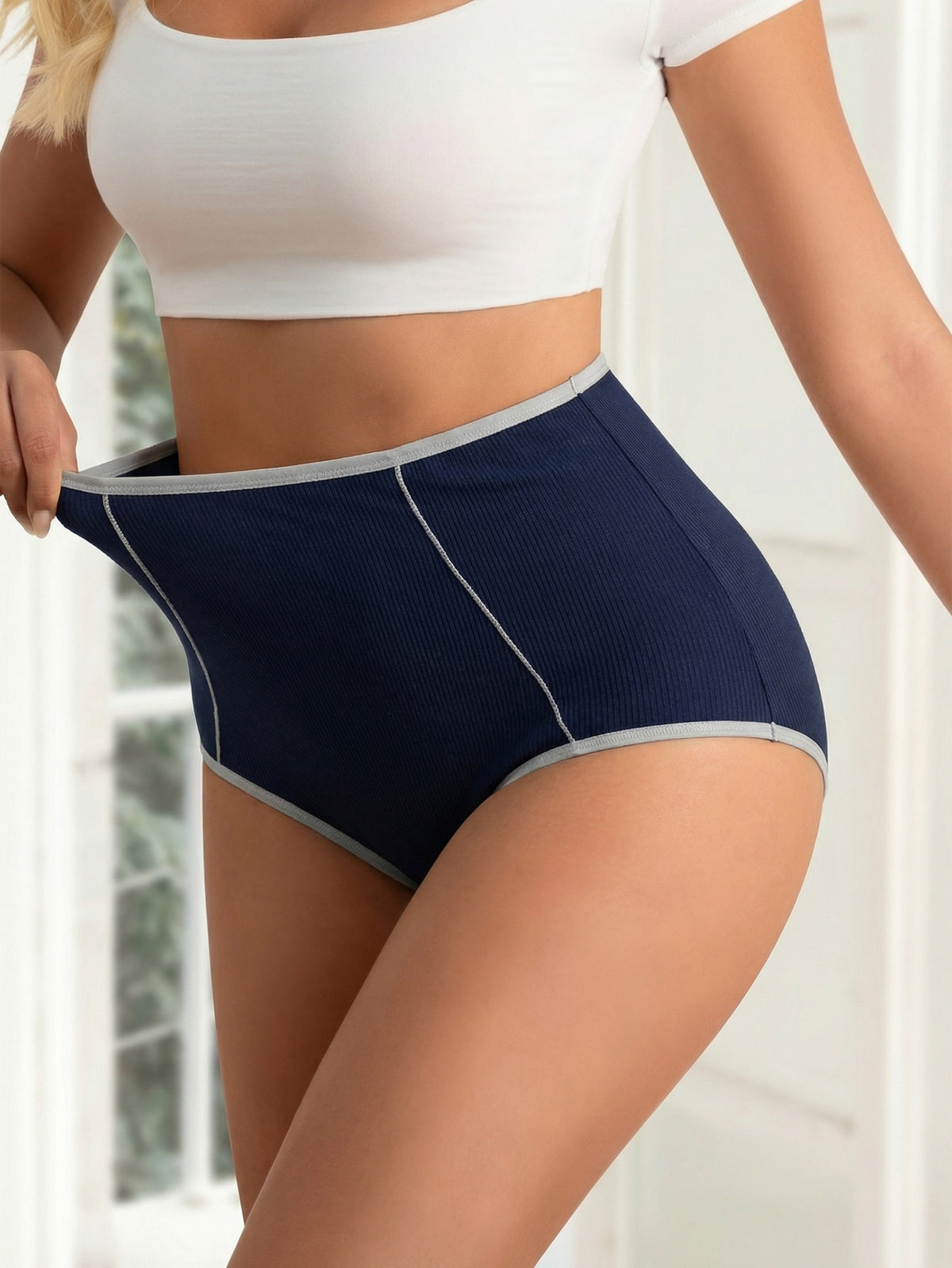 Culotte grande taille, coupe ajustée, toucher naturel, porté de face