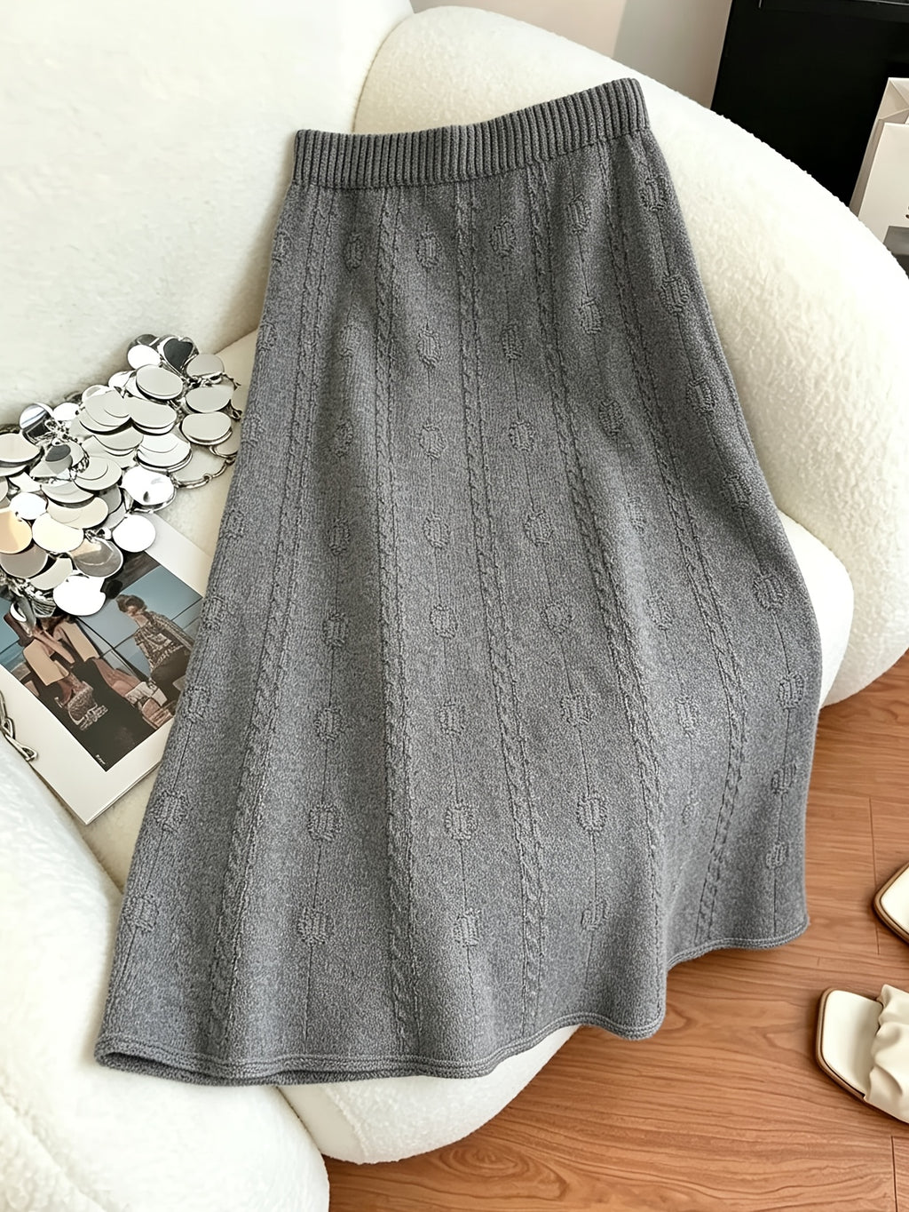 Robe grande taille, coupe évasée, allure élégante, détail du tissu
