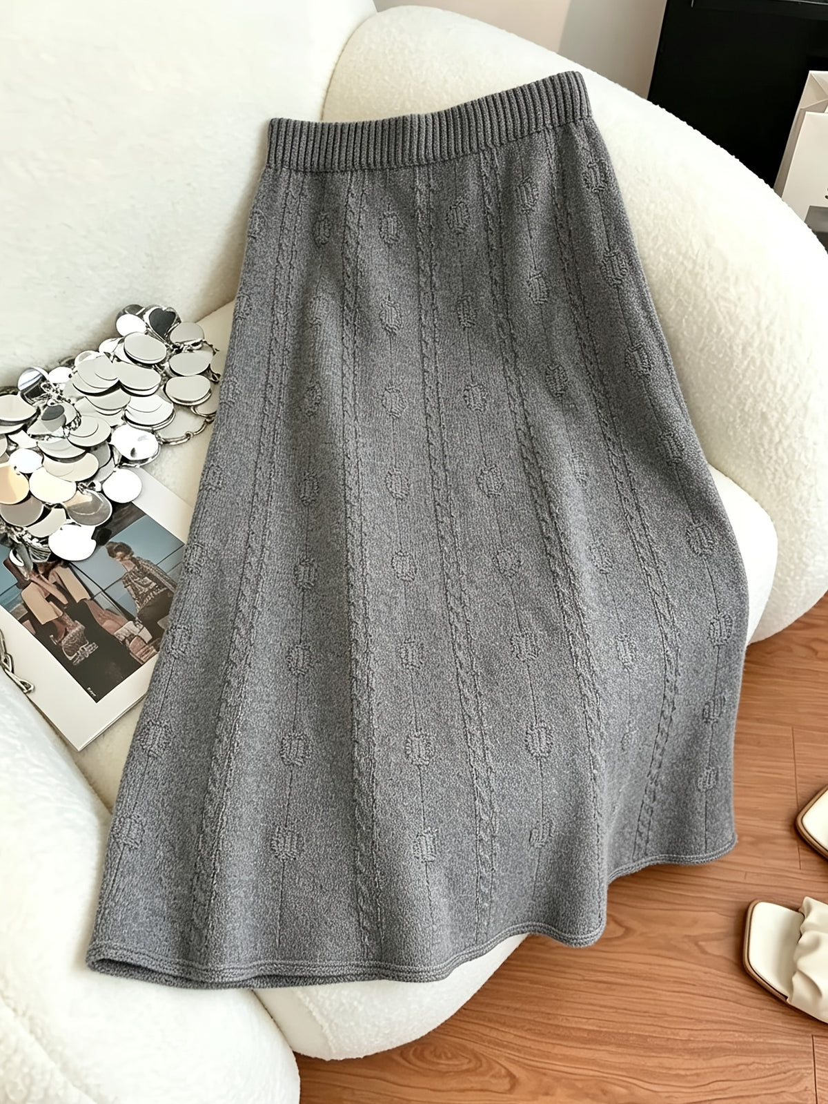 Robe grande taille, coupe évasée, allure élégante, détail du tissu