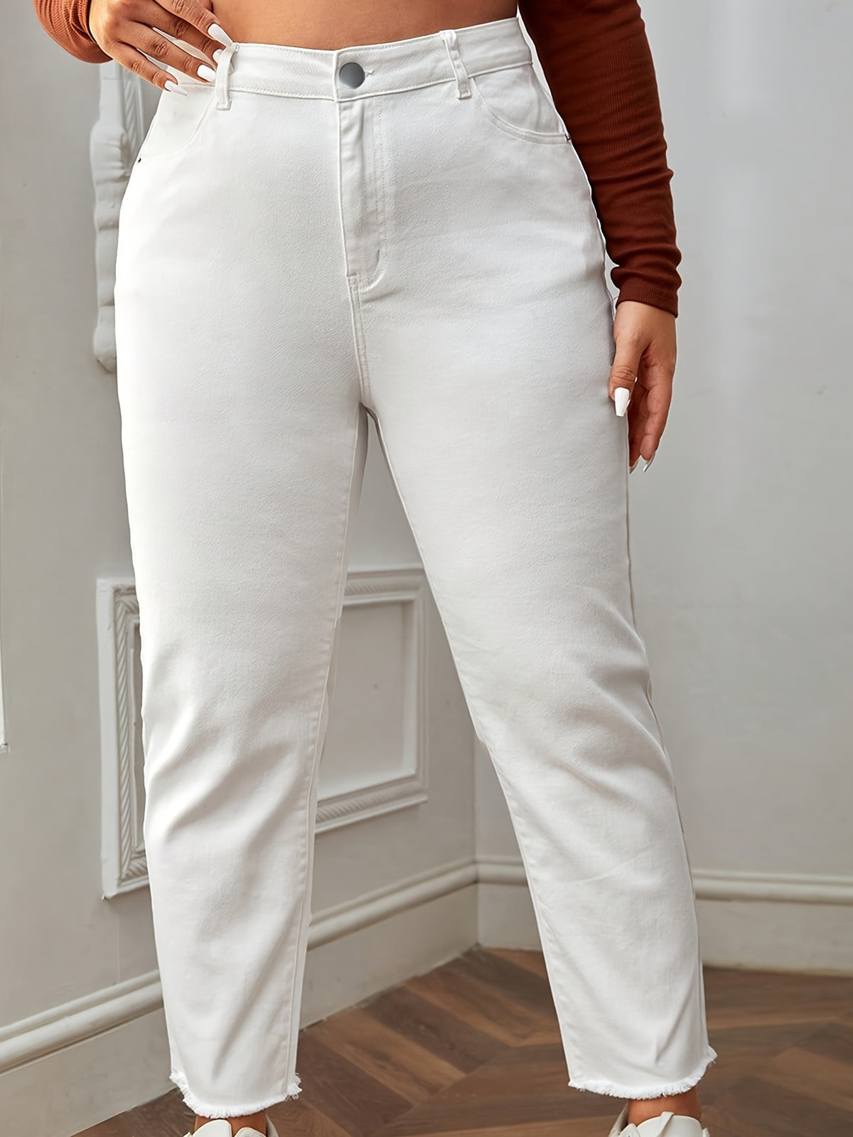 Pantalon grande taille, coupe ajustée, tenue franche — composition : 98% Coton, 2% Élasthanne Image