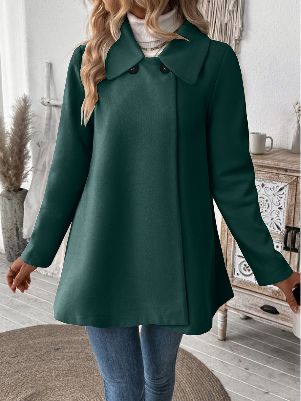 Manteau grande taille, col à revers, boutonnage, manches longues, gros plan