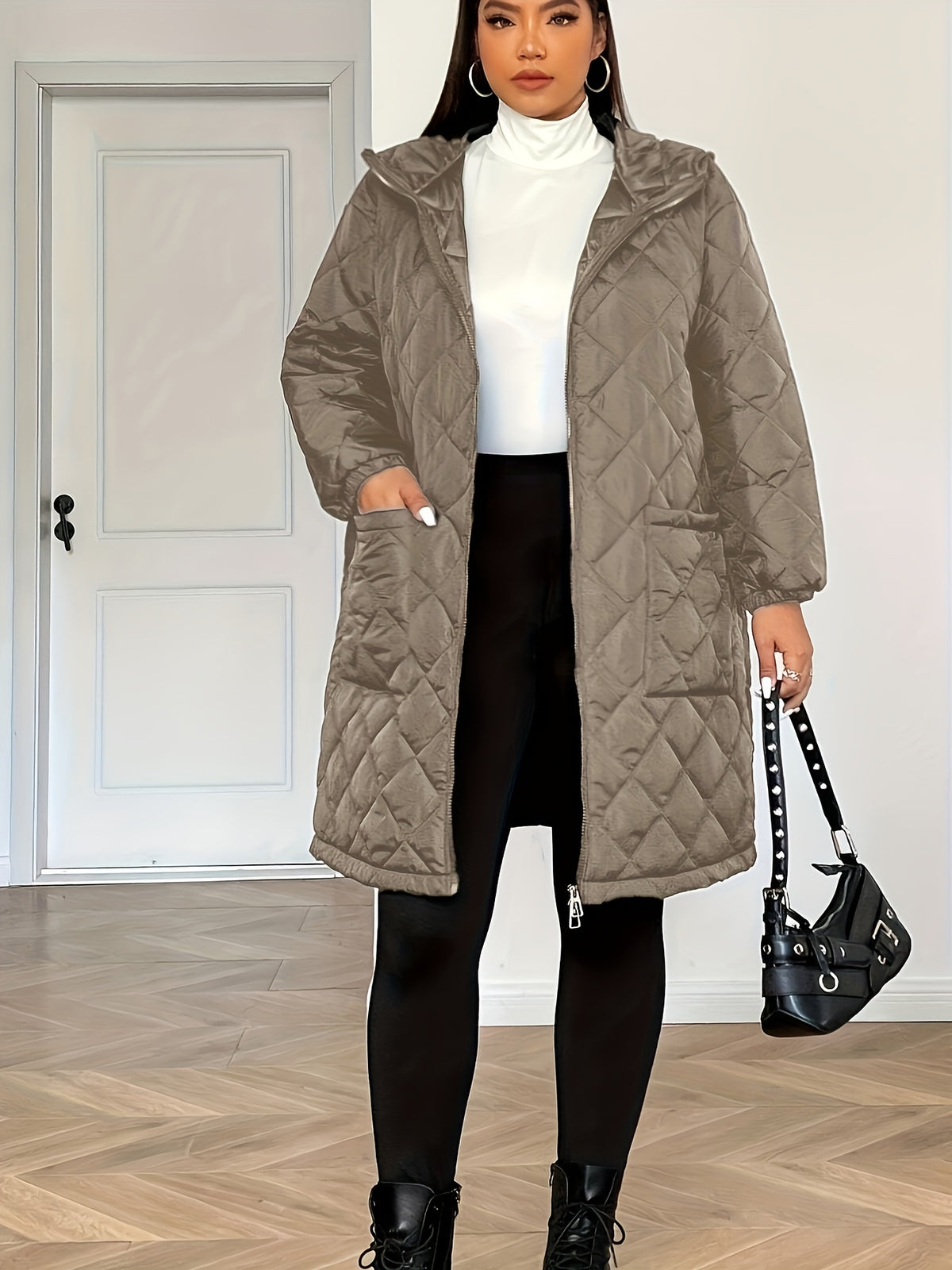 Manteau grande taille, coupe oversize, longueur midi, capuche, vue de profil