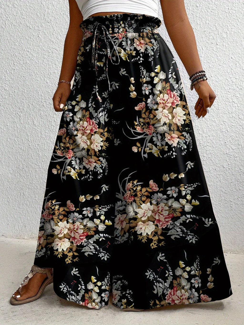 Pantalon grande taille à imprimé fleuri, coupe évasée, cordon, porté de face