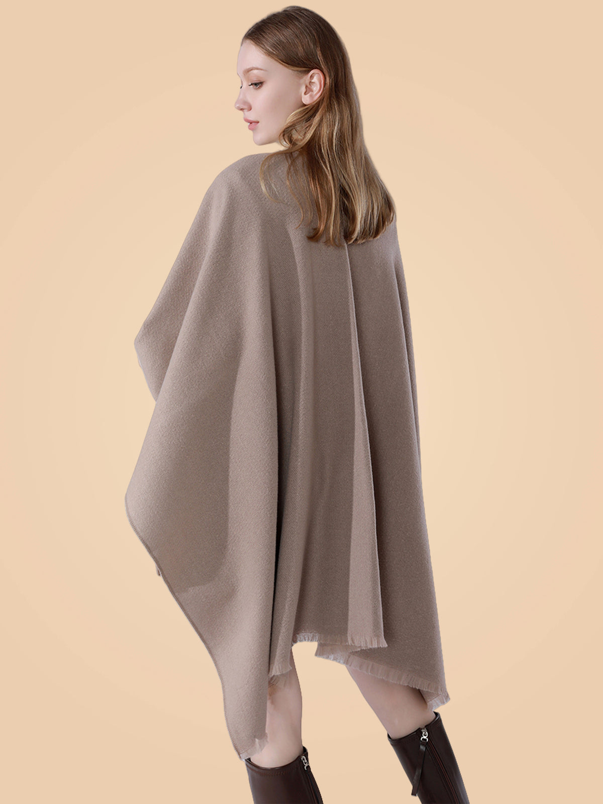 Châle grande taille, coupe oversize, toucher moelleux, chaleur d'hiver, détail du col