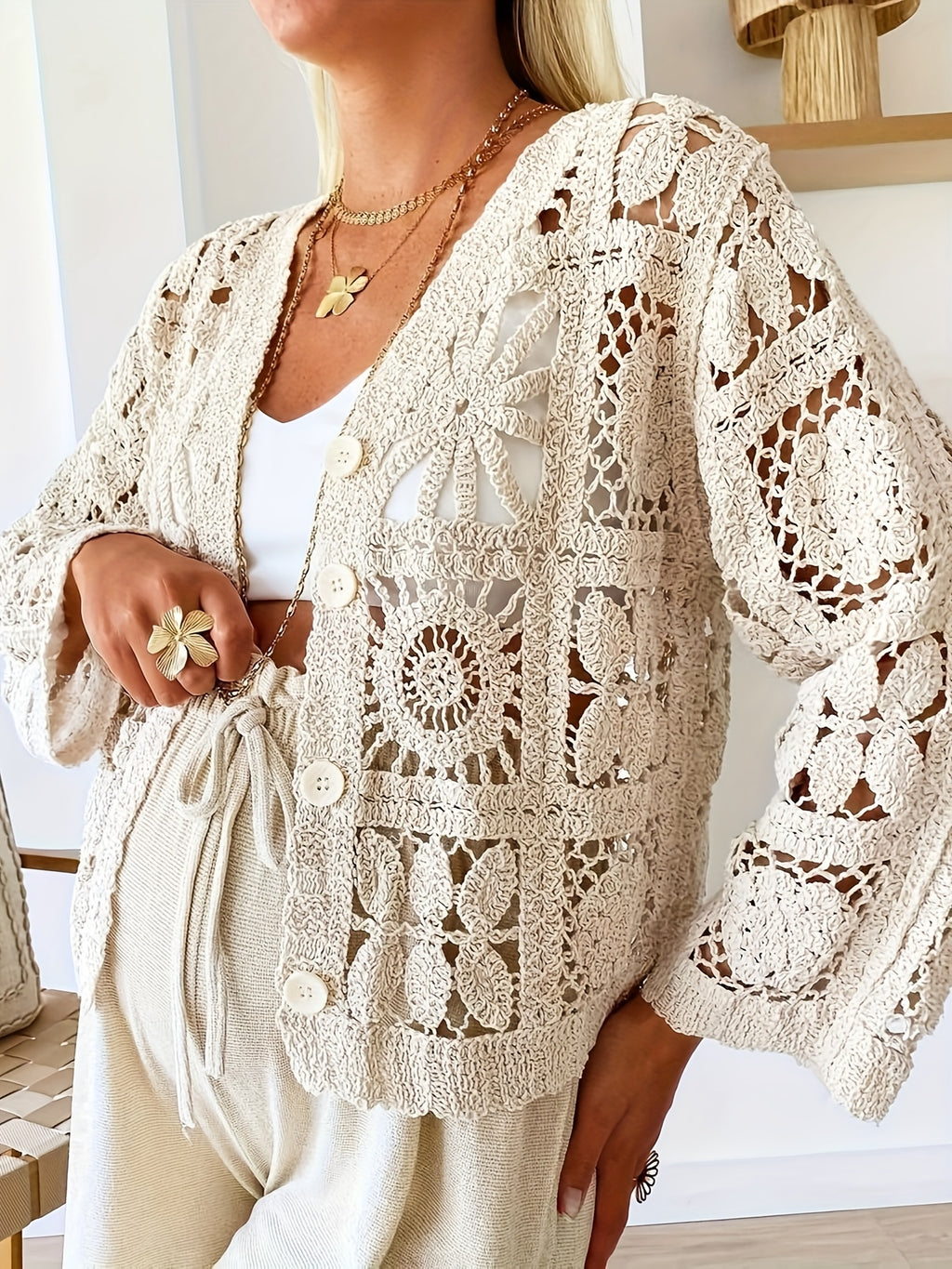 Cardigan grande taille en dentelle, détail ajouré, vu de dos