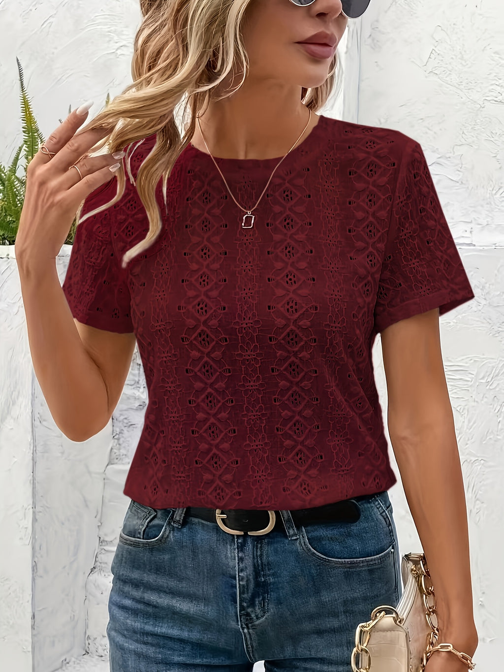 T-shirt grande taille en maille, manches courtes, maille souple, porté de face