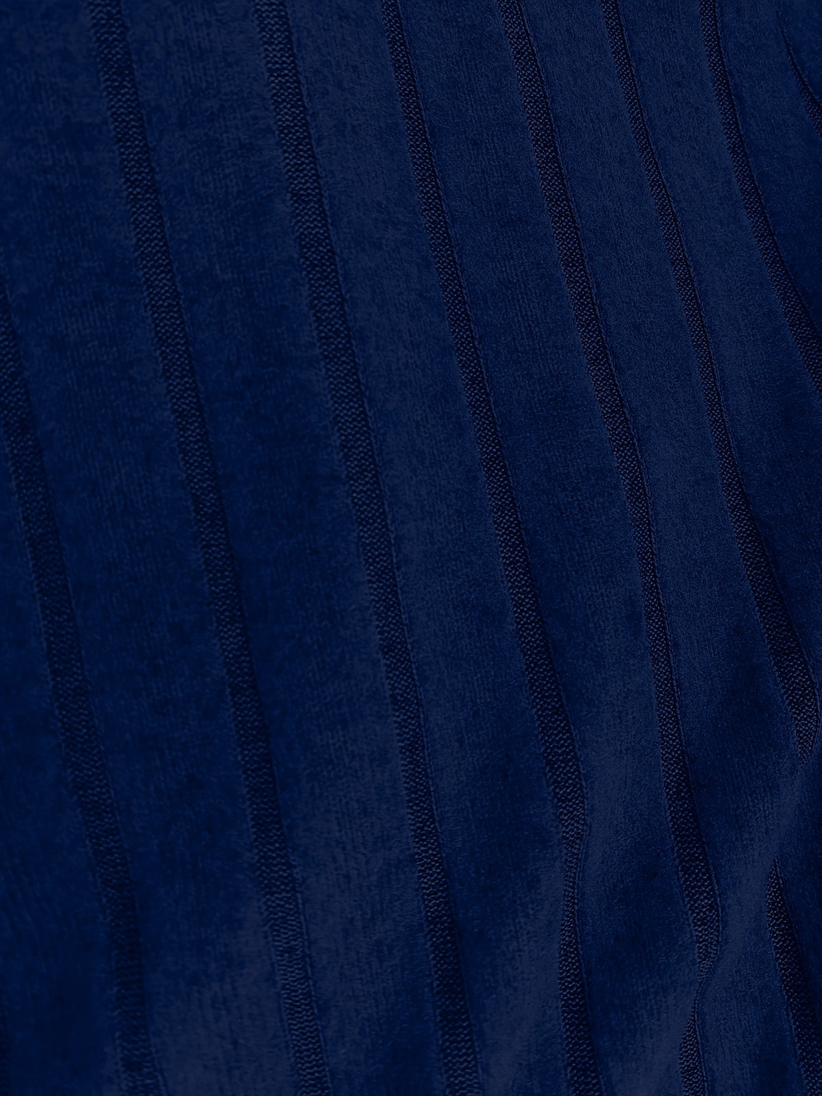 Ensemble grande taille, allure élégante, détail du col