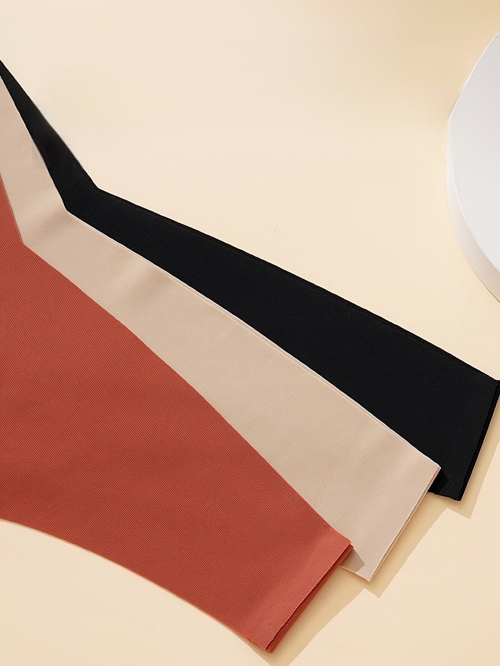 Culotte grande taille, esprit sportif, détail du tissu