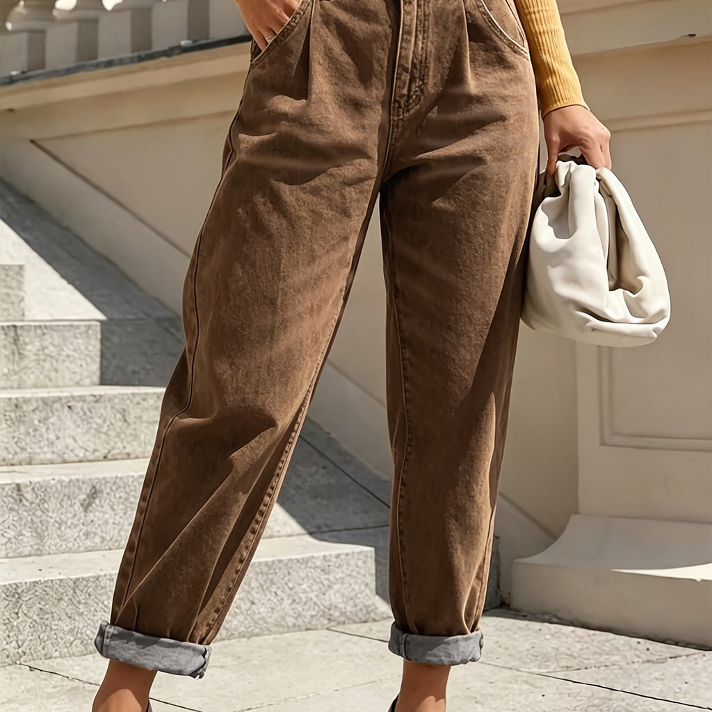 Jean grande taille, délavage doux, poches pratiques, tenue franche — matière : denim