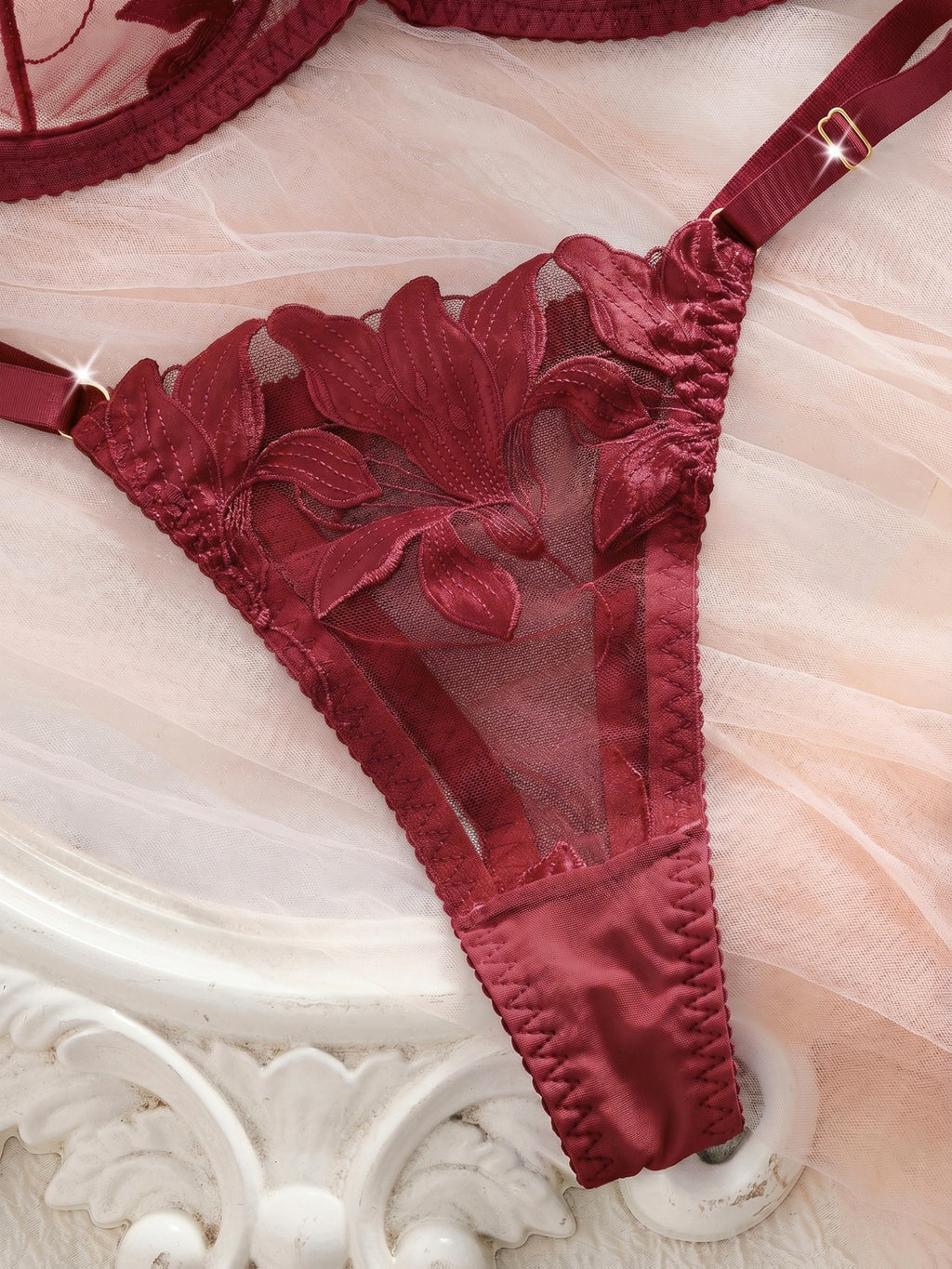 Ensemble lingerie grande taille — Lys brodés sur tulle fin