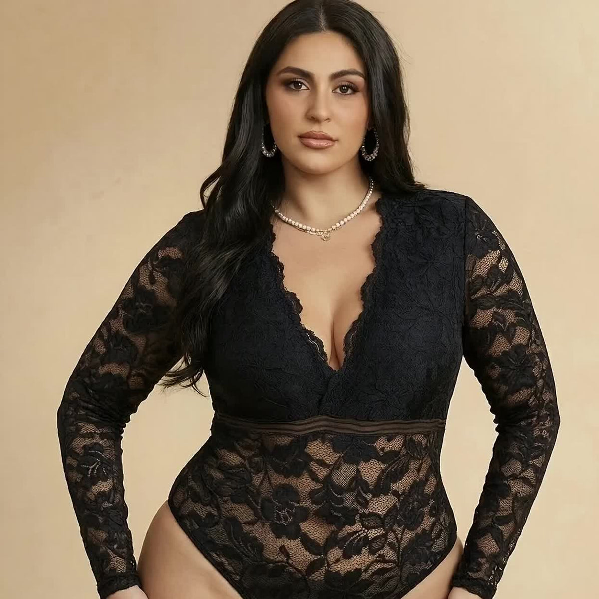 Body gainant grande taille en dentelle, dentelle contrastée, effet ajouré, visuel produit