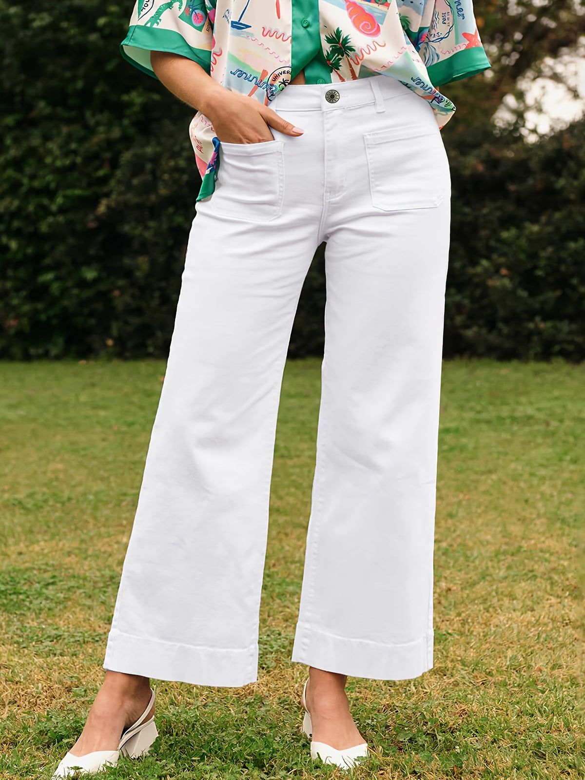Jean grande taille, coupe droite, poches plaquées, tenue franche, visuel produit