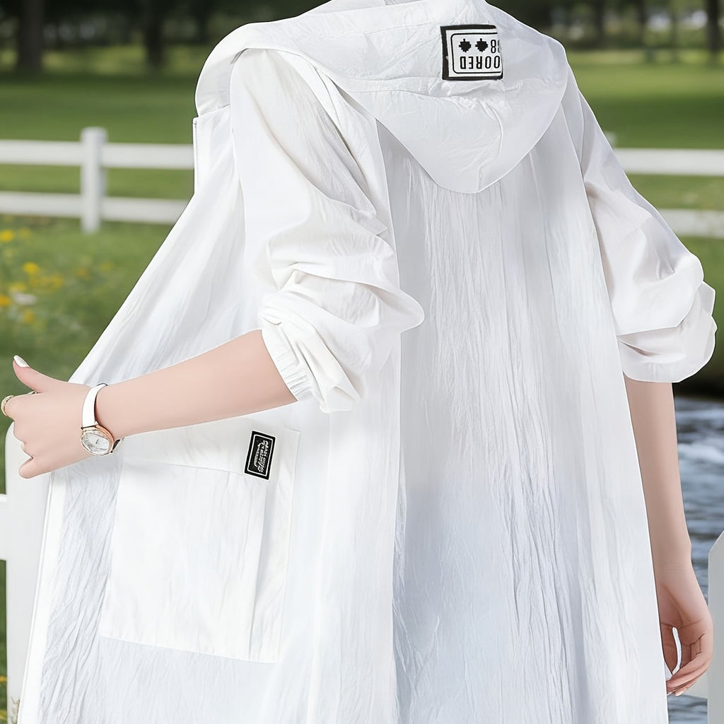 Veste grande taille, fermeture zippée, capuche, tissu léger, porté de face