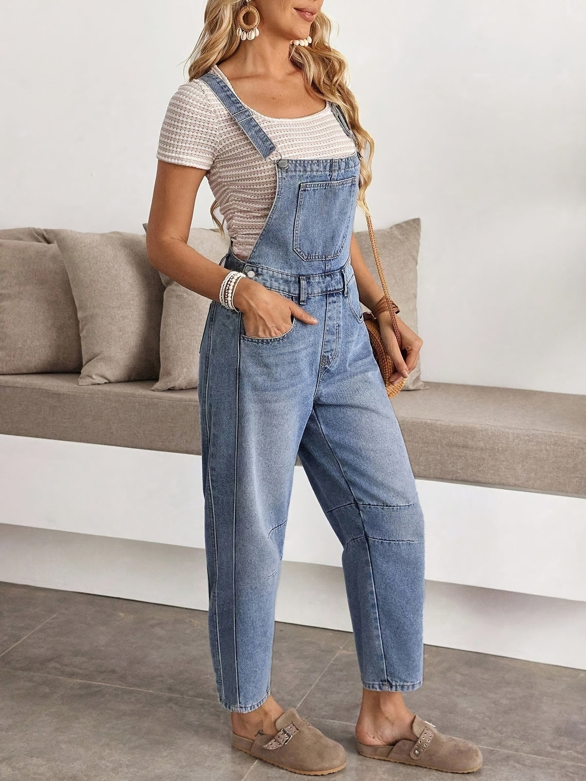 Salopette grande taille, épaules dénudées, tenue franche — composition : 70% Coton, 28% Polyester, 2% Élasthanne Image
