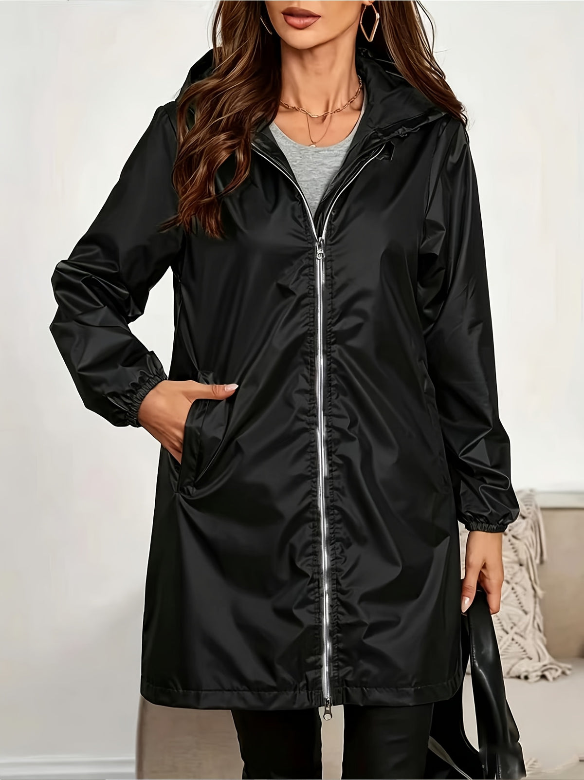 Veste grande taille, fermeture zippée, capuche, mise en situation