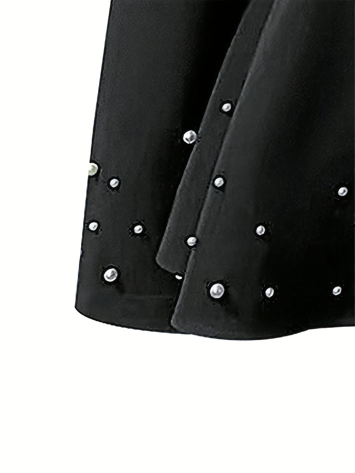 Pull grande taille, coupe oversize, col montant, porté de face