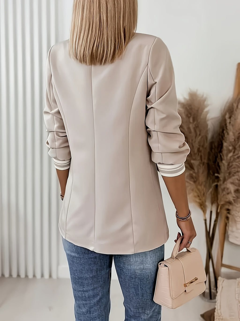 Veste grande taille à carreaux, poches pratiques, porté de face