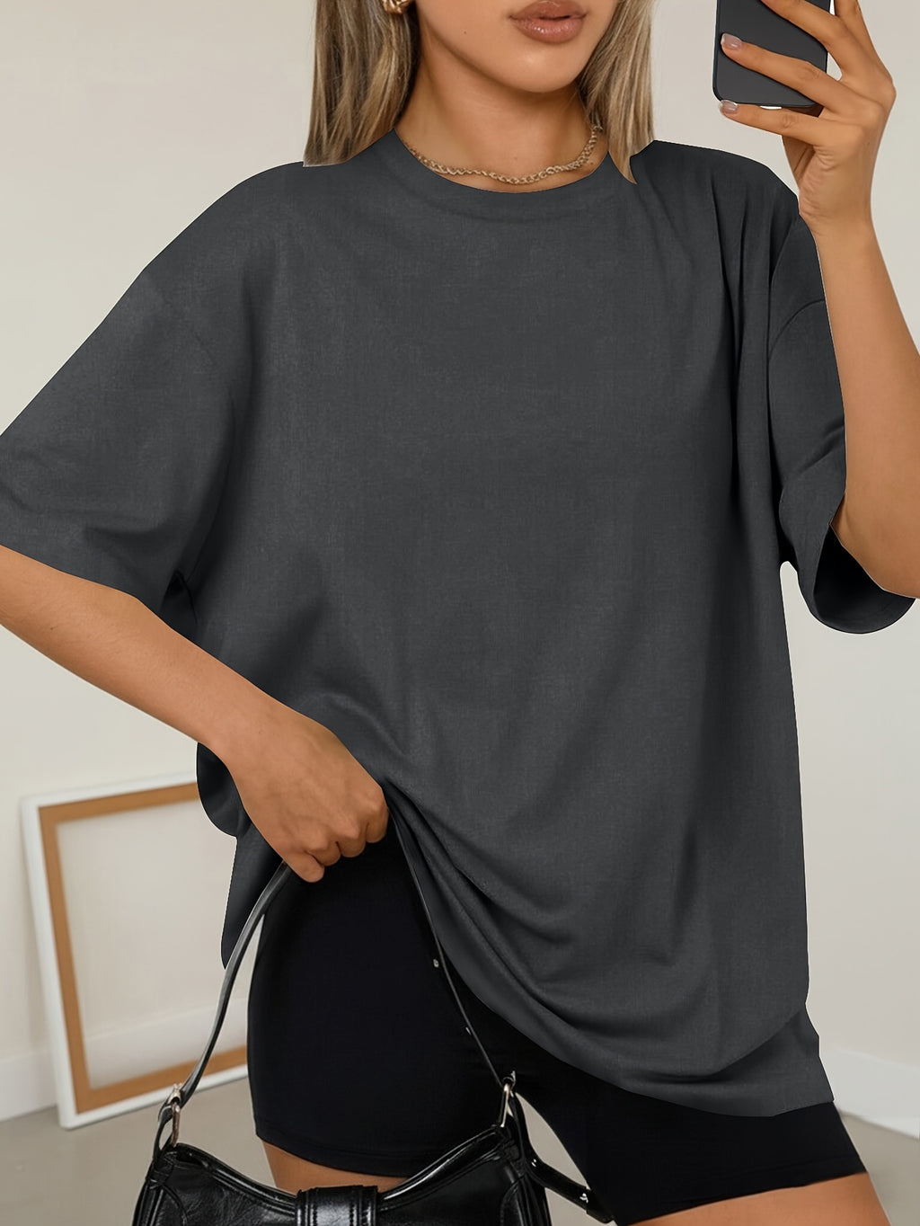T-shirt grande taille, coupe ample, manches courtes, esprit sportif, gros plan