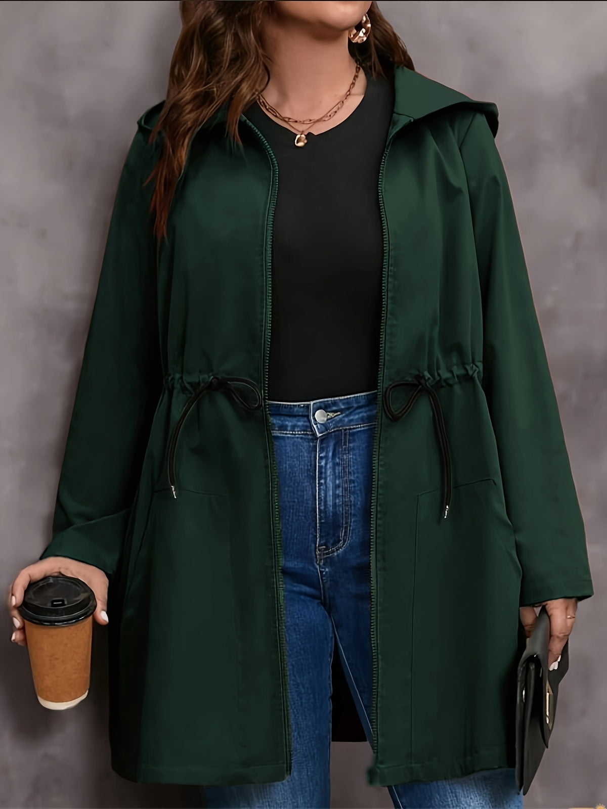 Manteau grande taille, capuche, ligne nette, visuel produit