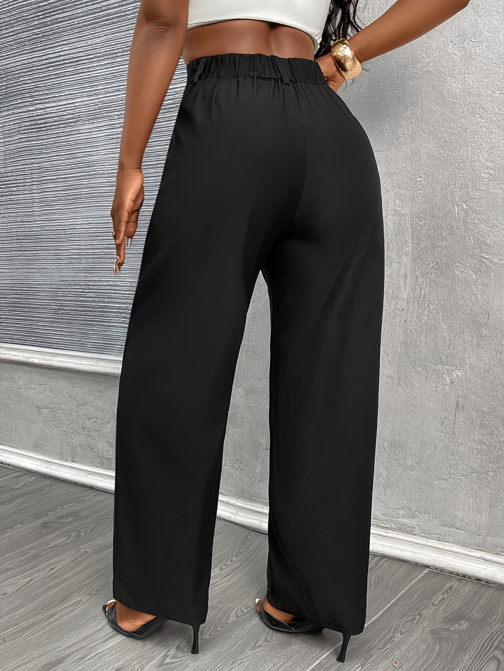 Pantalon grande taille, coupe longue, ligne nette, vu de dos