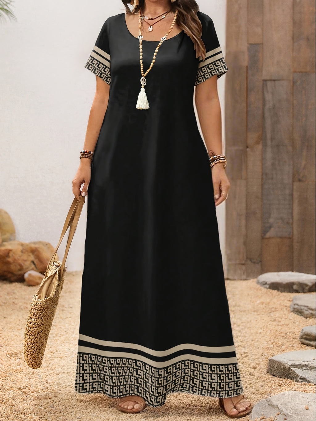 Robe grande taille à imprimé géométrique, coupe ajustée, manches courtes, détail du col