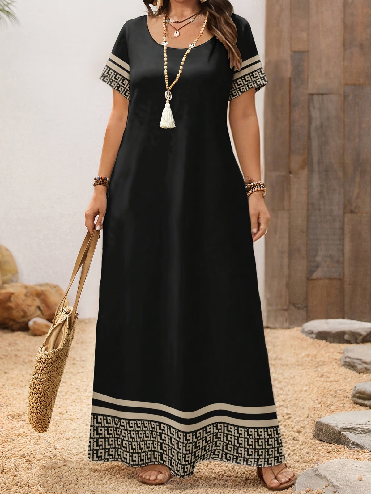 Robe grande taille à imprimé géométrique, coupe ajustée, manches courtes, détail du col