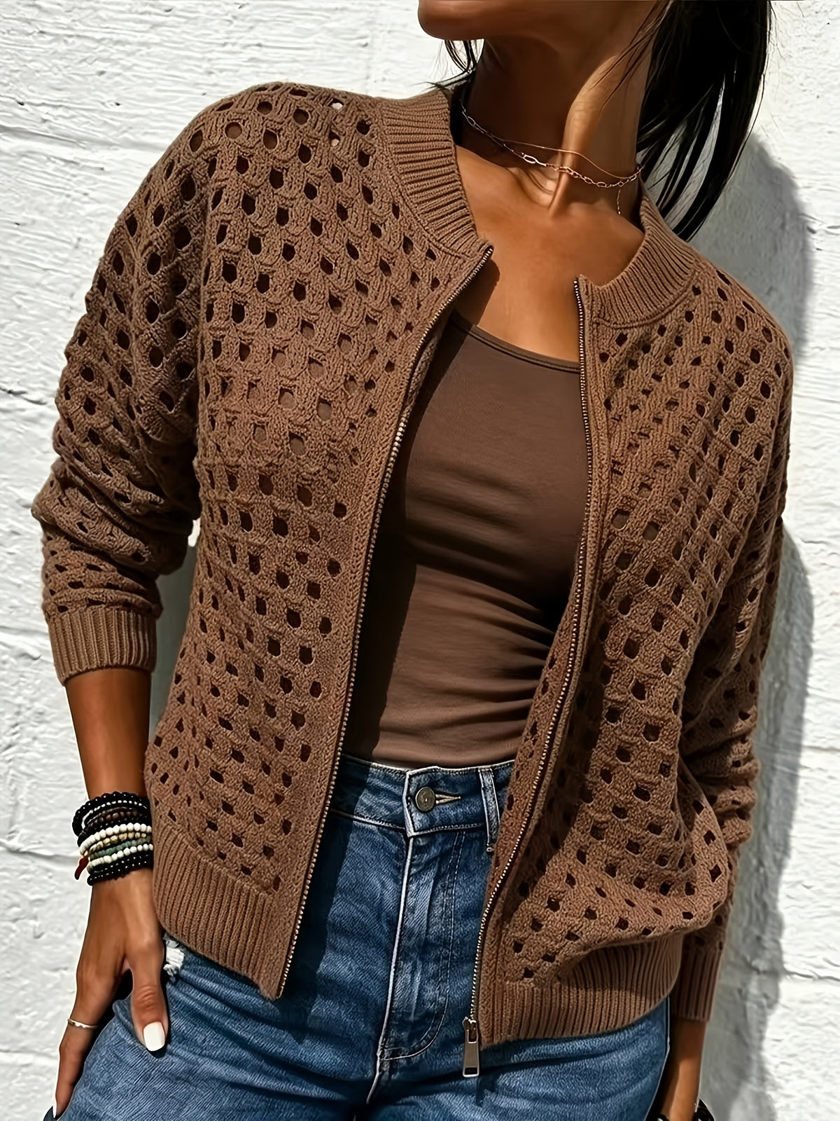Pull grande taille, détail ajouré, vu de dos