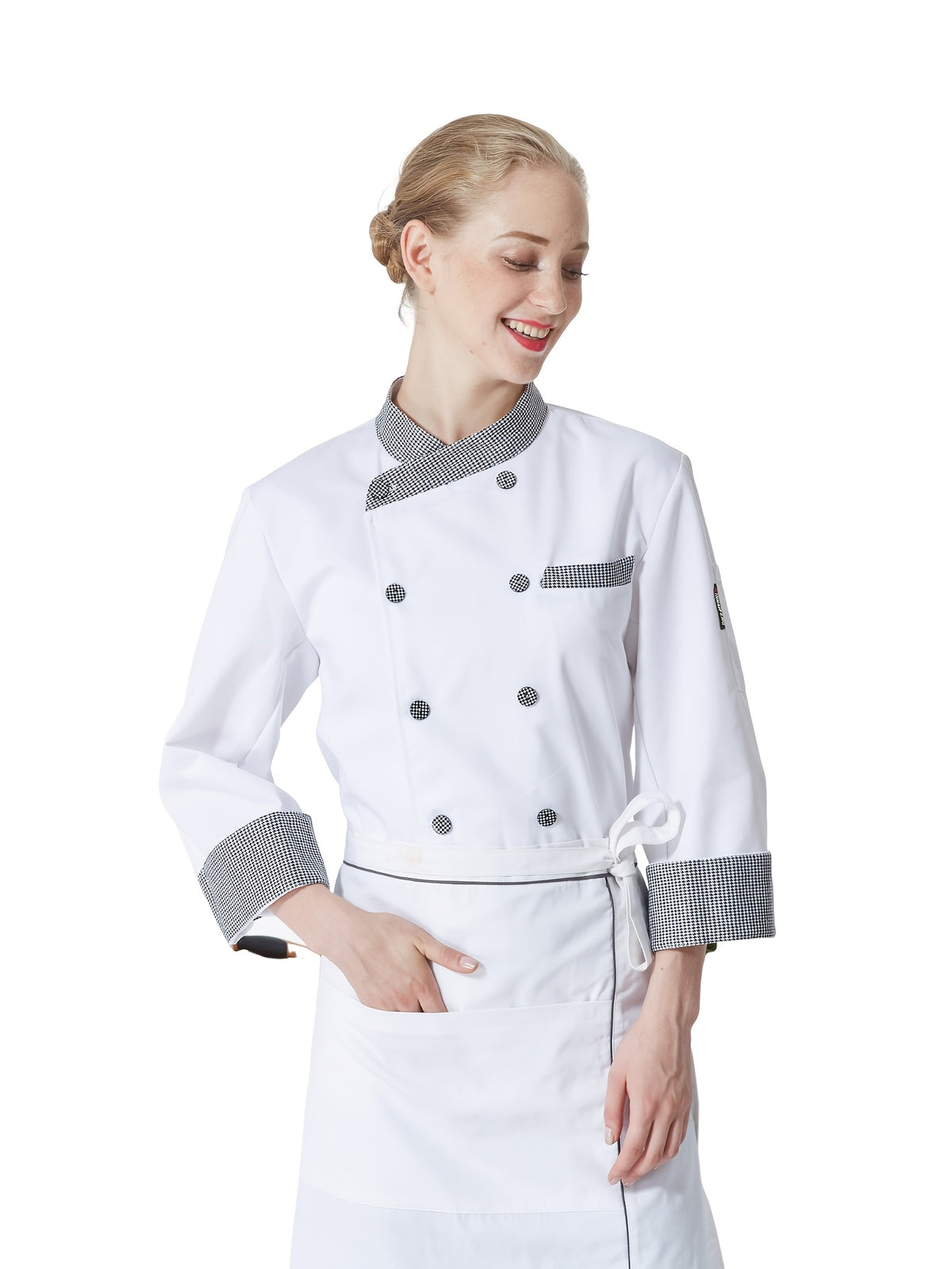 Veste grande taille à carreaux, ligne nette, détail du col