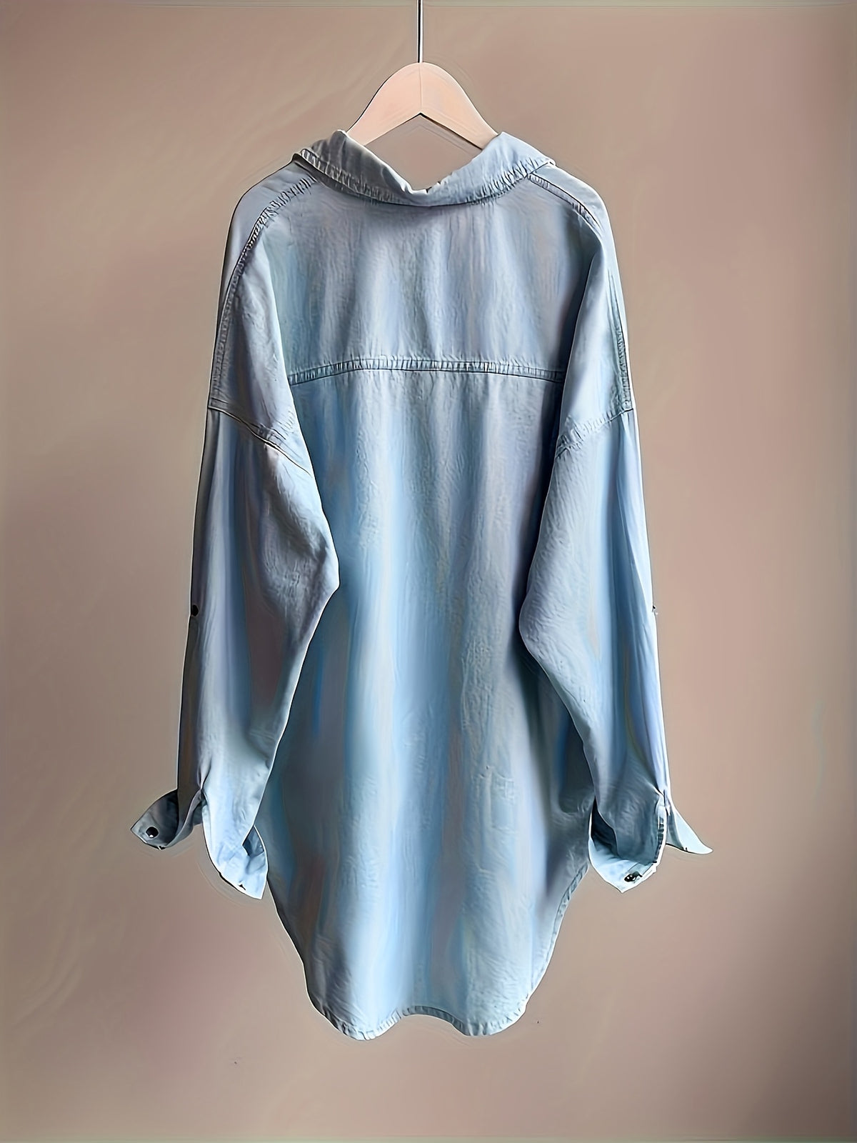 Chemise grande taille, coupe oversize, poches plaquées, manches longues, tissu opaque