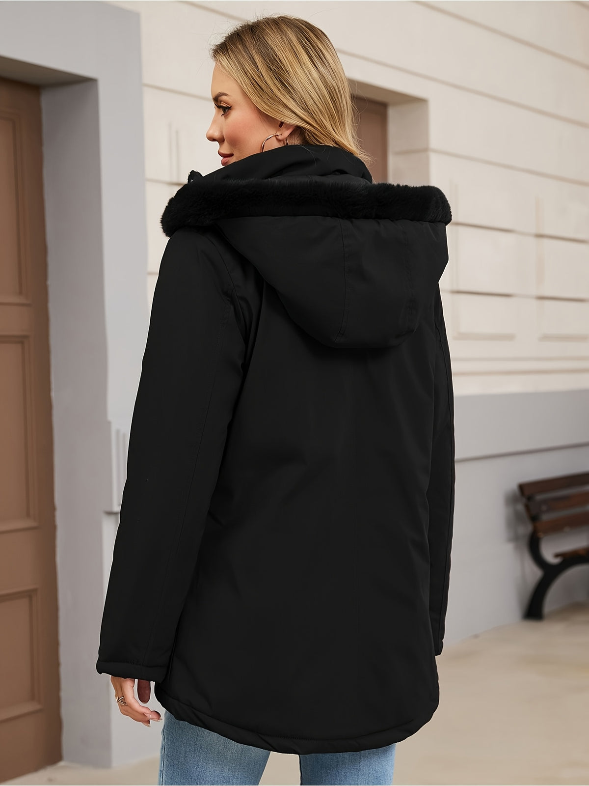 Veste grande taille, coupe oversize, longueur midi, capuche, gros plan