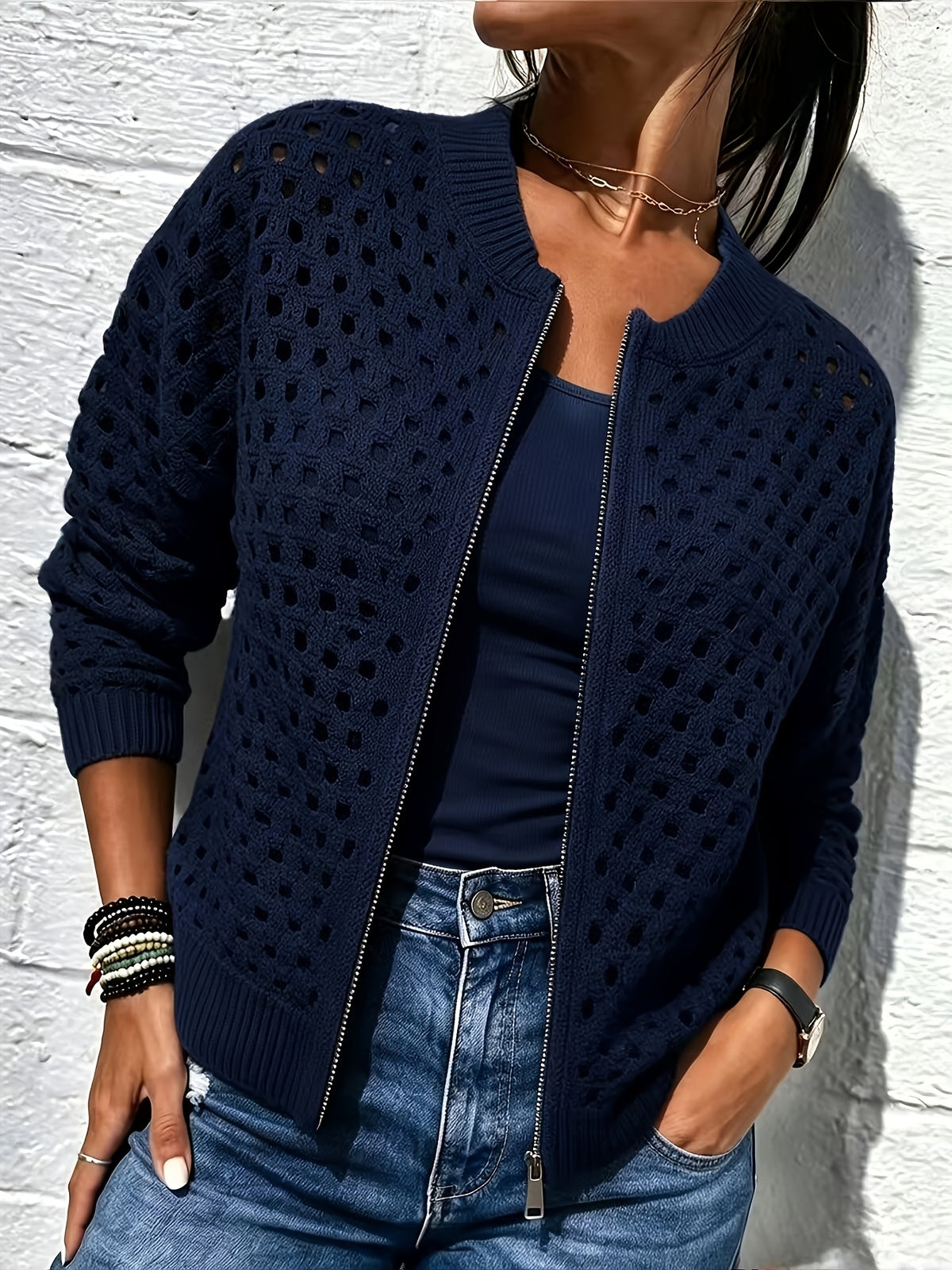 Pull grande taille, détail ajouré, détail du col