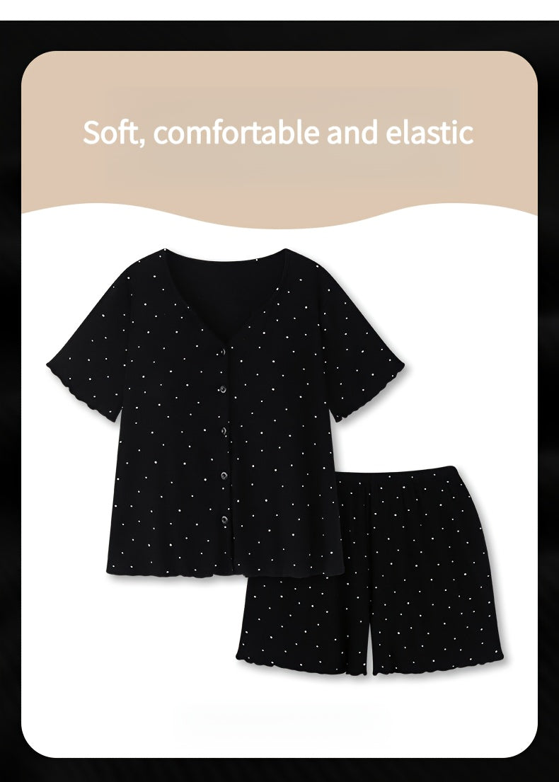 Pyjama grande taille, manches courtes, tombé fluide, tissu léger, porté de face