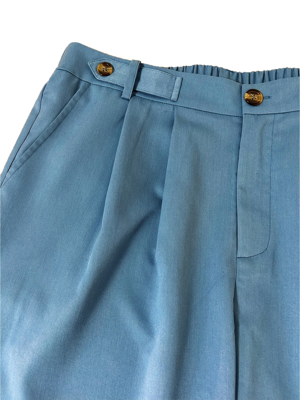 Pantalon grande taille, coupe droite, ligne nette, gros plan